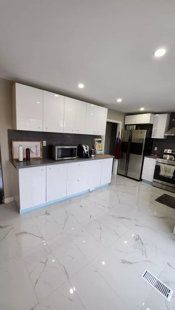 Brampton, ON L6Y 1Z2,219 Mcmurchy AVE #Main