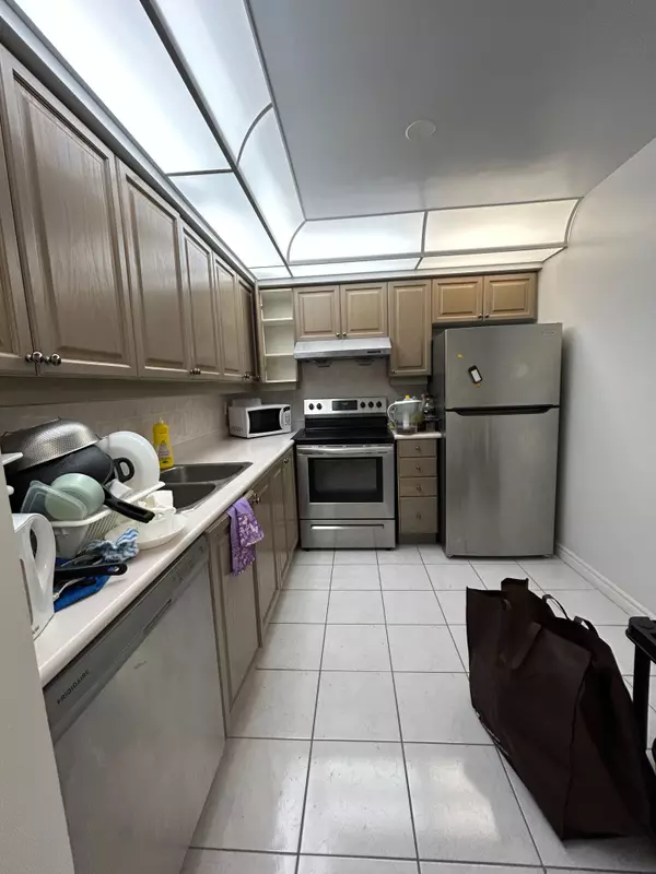 Toronto C14, ON M2N 6X5,18 Sommerset WAY #2207