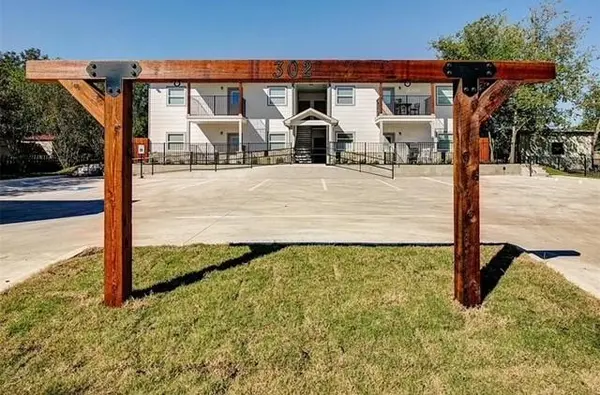 302 Mill Street, Lone Oak, TX 75453