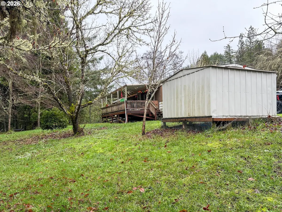 225 DORALEEN LN, Glide, OR 97443