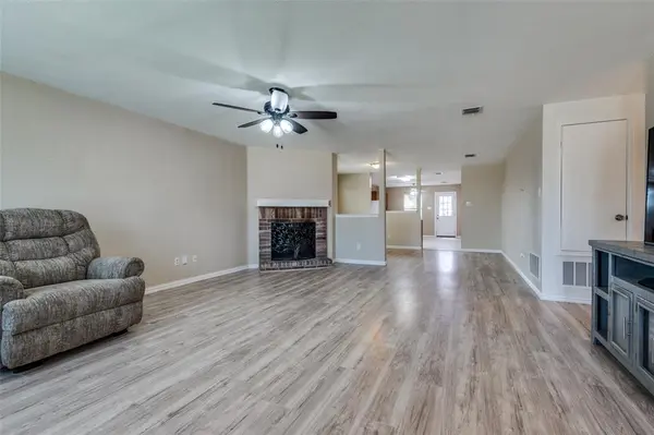 6004 Guilia Drive, Grand Prairie, TX 75052