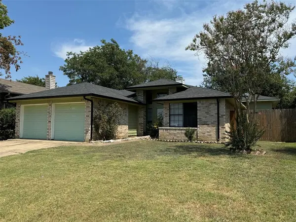6511 Devine Drive, Arlington, TX 76001