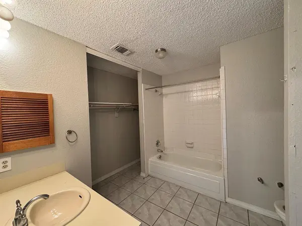 6511 Devine Drive, Arlington, TX 76001