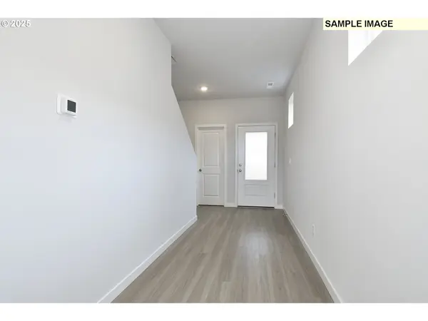 1122 PARKSIDE AVE, Woodburn, OR 97071