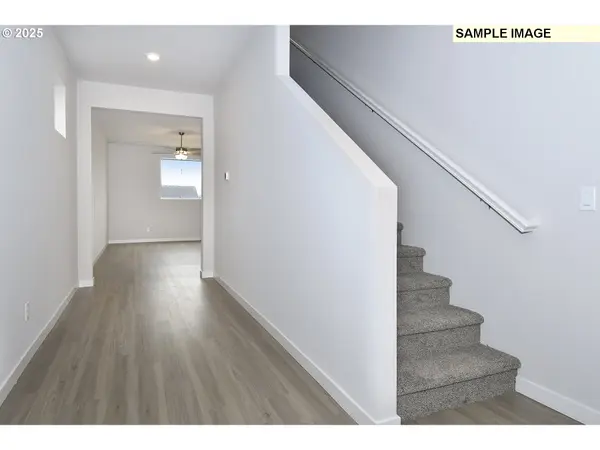 1122 PARKSIDE AVE, Woodburn, OR 97071