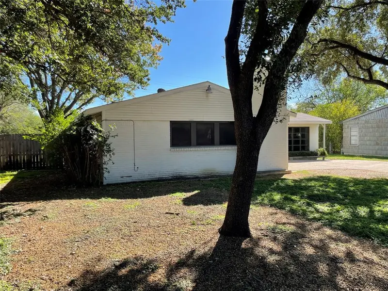 3563 South Drive, Fort Worth, TX 76109