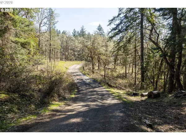 Roseburg, OR 97471,620 CLEVELAND LOOP DR