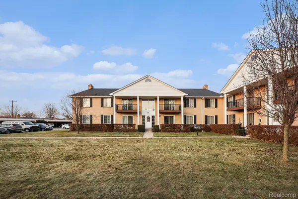 34720 Huntley DR #22, Sterling Heights, MI 48312