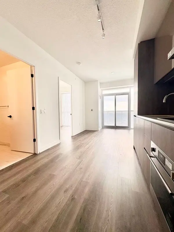 Vaughan, ON L4K 5Z7,8 Interchange WAY #5210