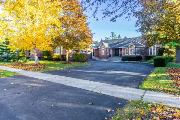 Aurora, ON L4G 6M1,152 Treegrove CIR