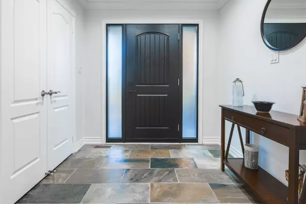 Aurora, ON L4G 6M1,152 Treegrove CIR