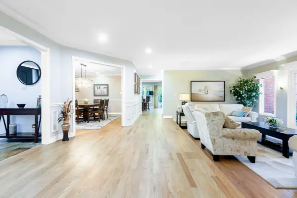 152 Treegrove CIR, Aurora, ON L4G 6M1