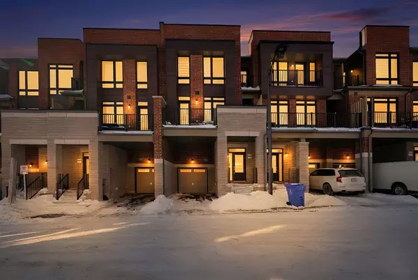 16 Griffith ST, Aurora, ON L4G 7B6