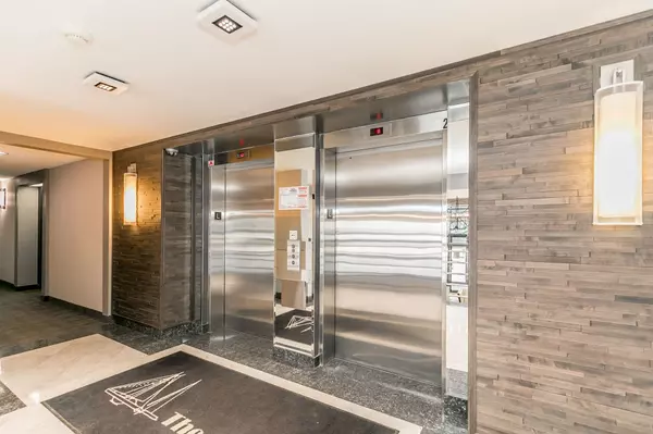 Barrie, ON L4N 7R6,75 Ellen ST #906