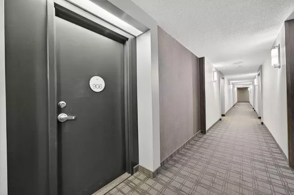 Barrie, ON L4N 7R6,75 Ellen ST #906