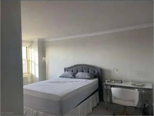 28 Riverside Ave Riv Twr #11H, Red Bank Boro, NJ 07701