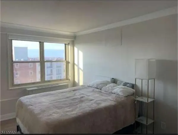 28 Riverside Ave Riv Twr #11H, Red Bank Boro, NJ 07701