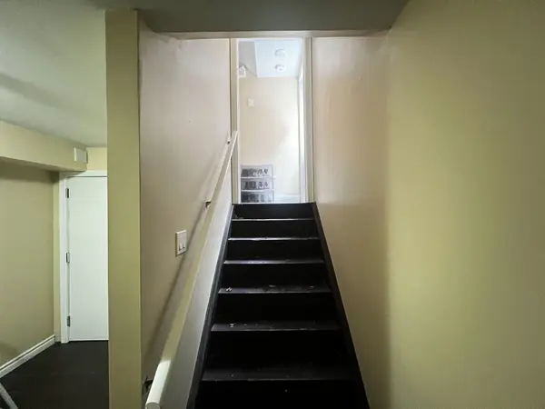 7 Glengowan ST, Whitby, ON L1R 0K8