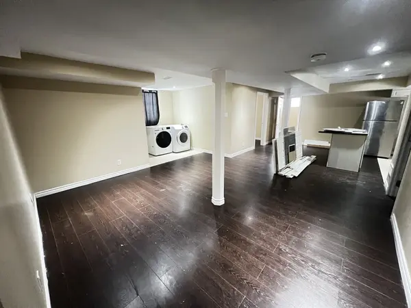 7 Glengowan ST, Whitby, ON L1R 0K8