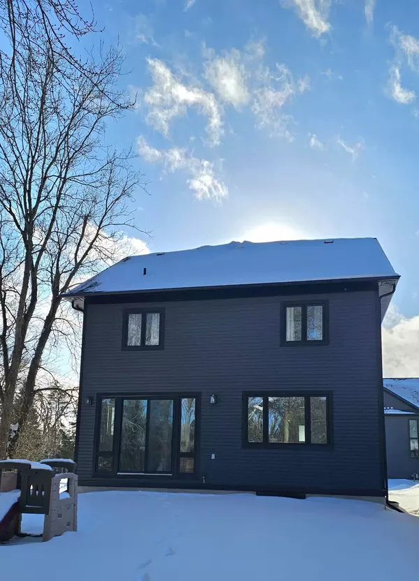 Ingersoll, ON N5C 0E6,20-297 Whiting ST