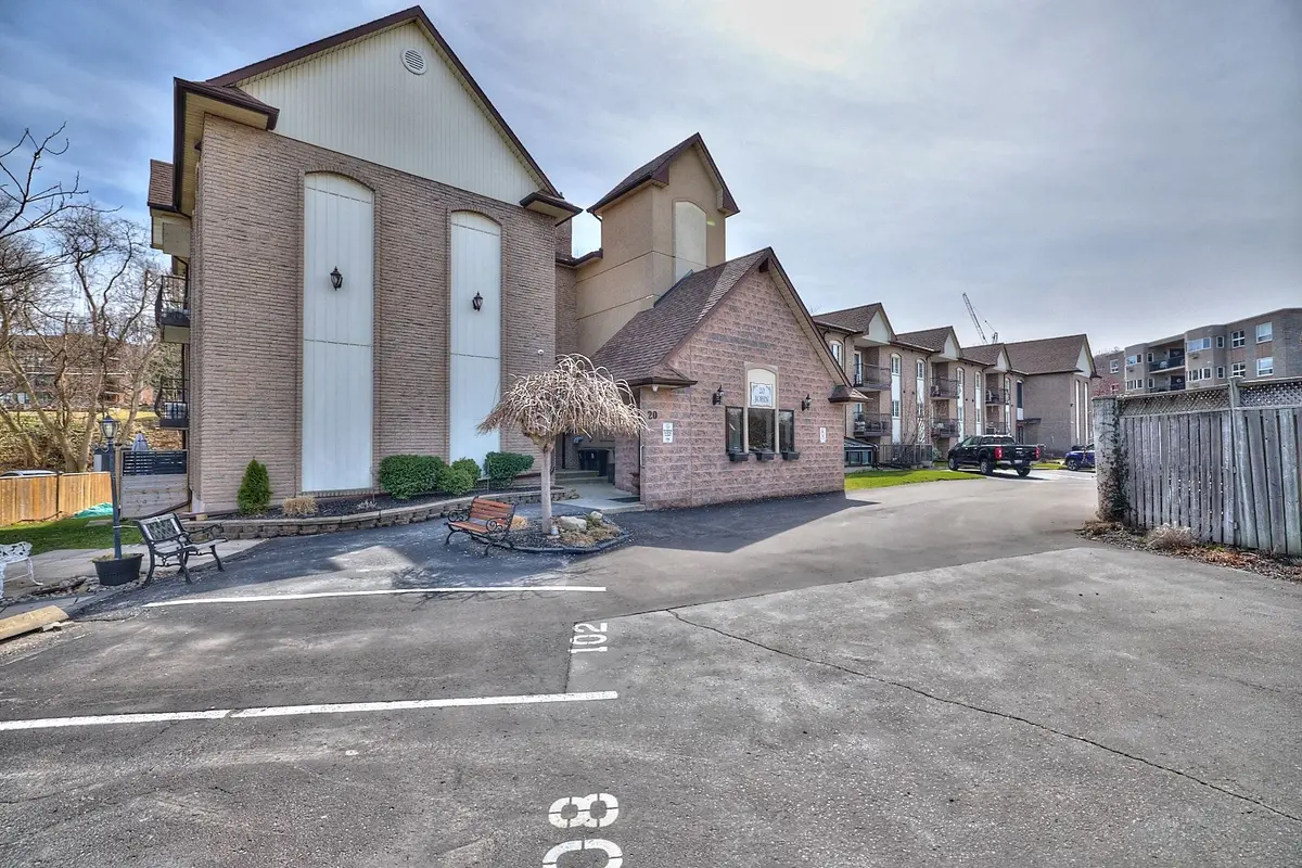 20 John ST #109, Grimsby, ON L3M 1X5
