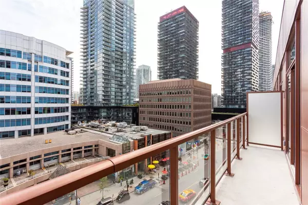 Toronto C03, ON M4R 0A4,33 Helendale AVE #507