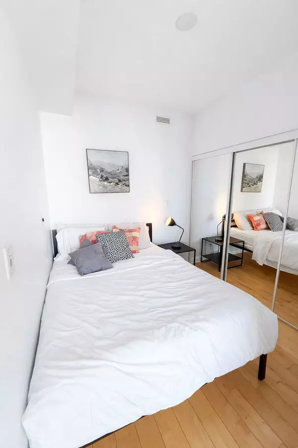 Toronto C01, ON M5J 0A6,55 Bremner BLVD #3506