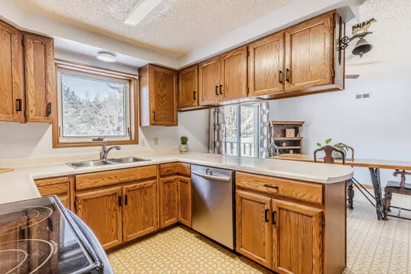 Innisfil, ON L0L 1W0,806 Harbour ST