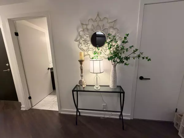 Toronto W06, ON M8V 0H9,10 Park Lawn RD #522