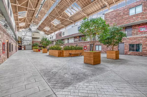 Toronto, ON M6H 4K1,1100 Lansdowne AVE #213