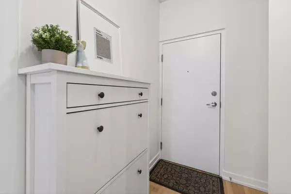 Toronto, ON M6H 4K1,1100 Lansdowne AVE #213