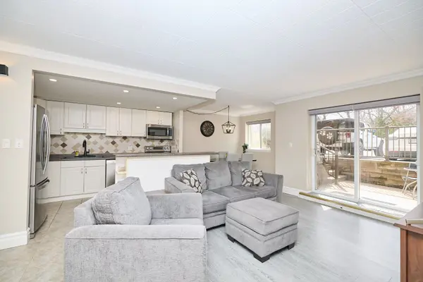 20 John ST #109, Grimsby, ON L3M 1X5