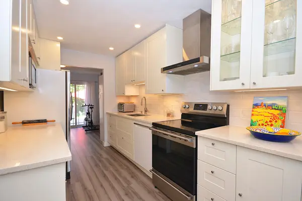 77 Winchester DR, Kanata, ON K2L 2R3