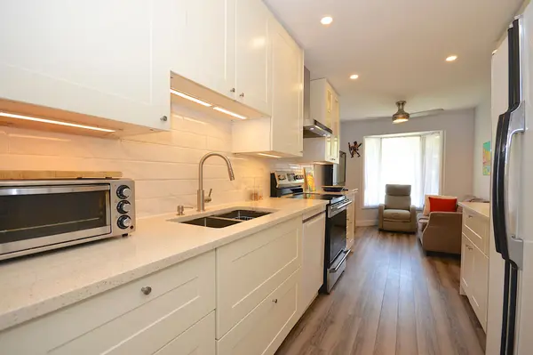 77 Winchester DR, Kanata, ON K2L 2R3