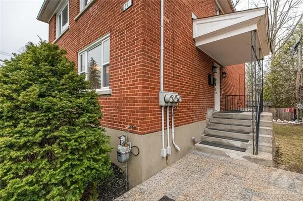 391 Greenwood AVE, Carlingwood - Westboro And Area, ON K2A 0X4