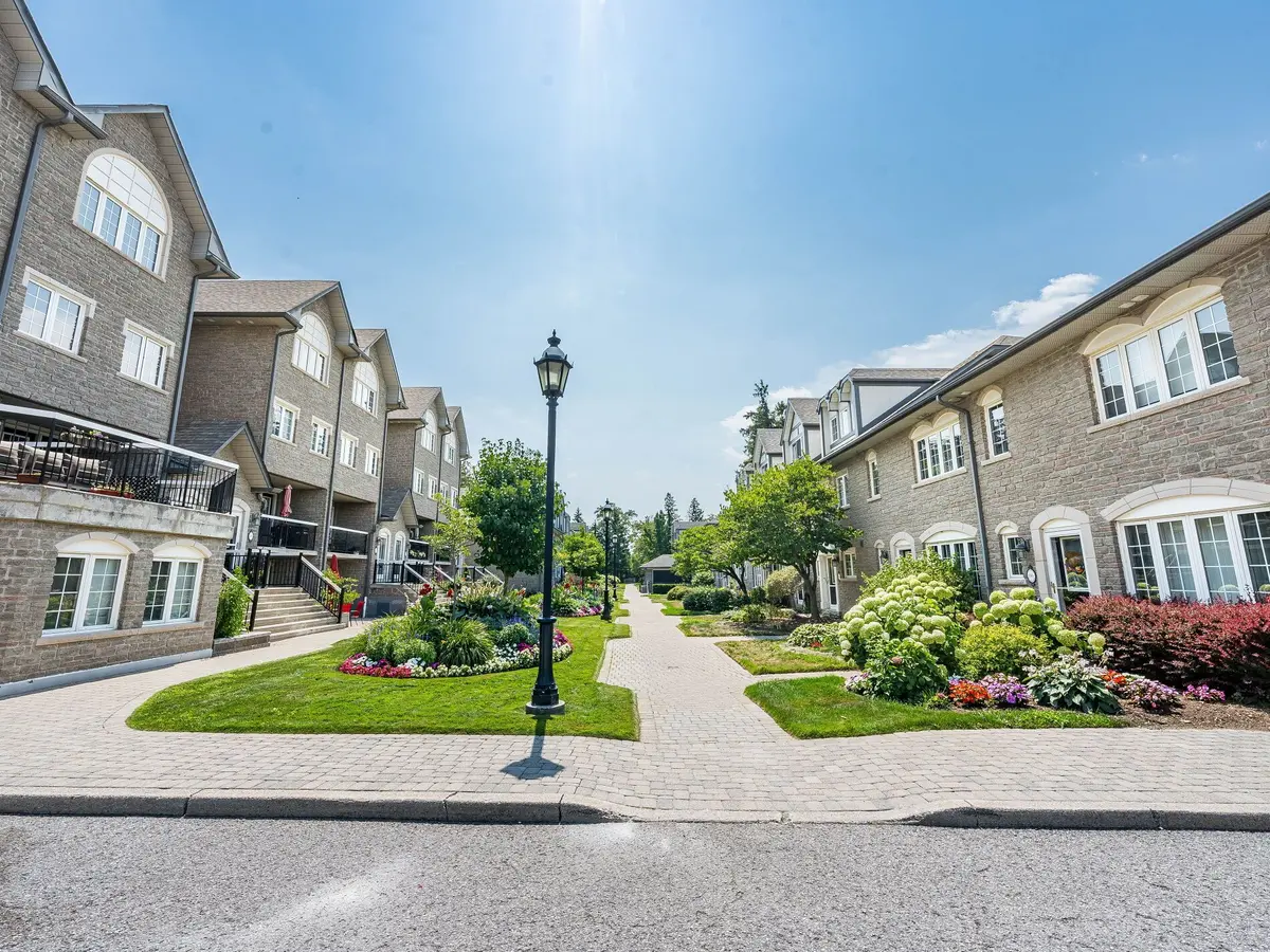 1995 Royal RD #136, Pickering, ON L1V 6V9