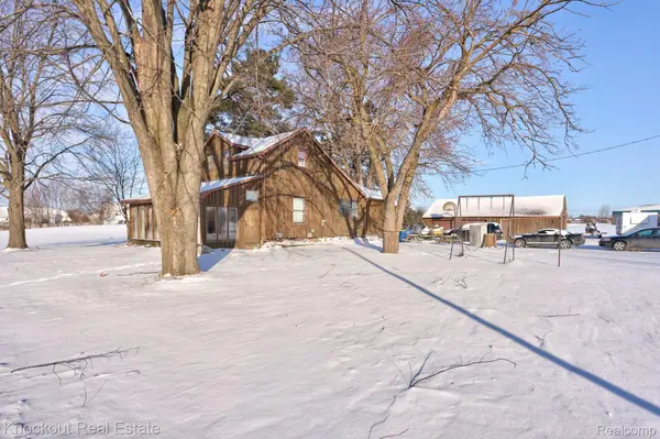 6180 Shattuck RD, Saginaw Charter Township, MI 48603