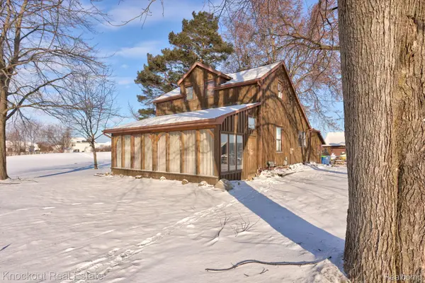 6180 Shattuck RD, Saginaw Charter Township, MI 48603