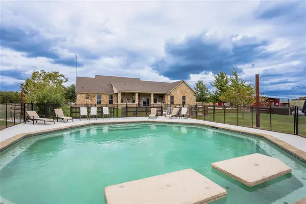 313 Wolf Creek Road, Lorena, TX 76655