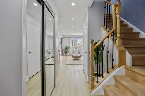 27 Mccullock CRES, Ajax, ON L1T 3X1