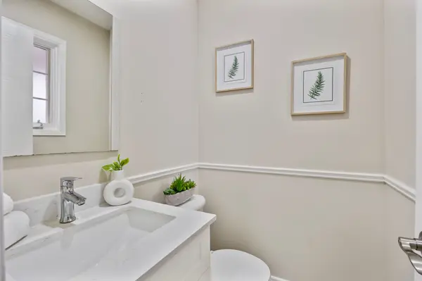 27 Mccullock CRES, Ajax, ON L1T 3X1