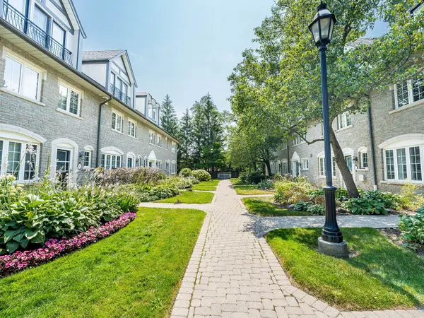 1995 Royal RD #136, Pickering, ON L1V 6V9