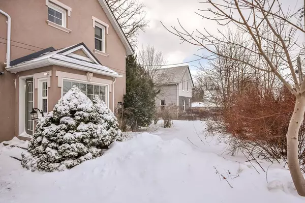 Springwater, ON L0L 1P0,15 Stone ST