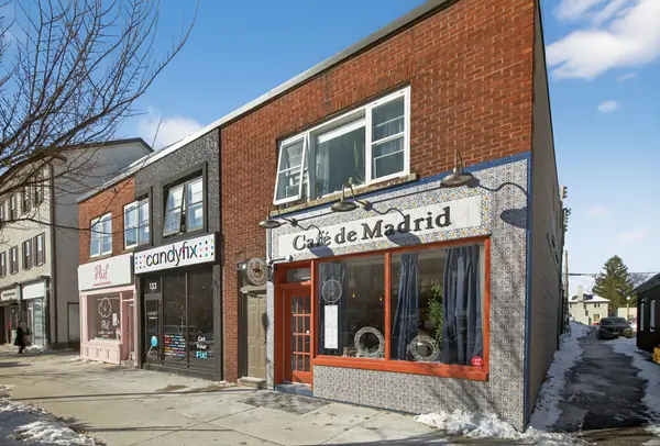 131 Lakeshore RD E #4, Oakville, ON L6J 1H3