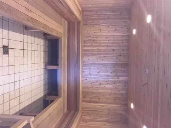 Toronto W06, ON M8V 0C2,2212 Lakeshore BLVD W #2709