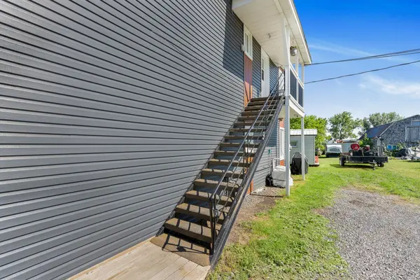 Hawkesbury, ON K6A 2T1,309-313 Front RD