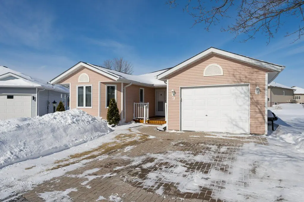 Prince Edward County, ON K0K 3L0,9 Quaker CT