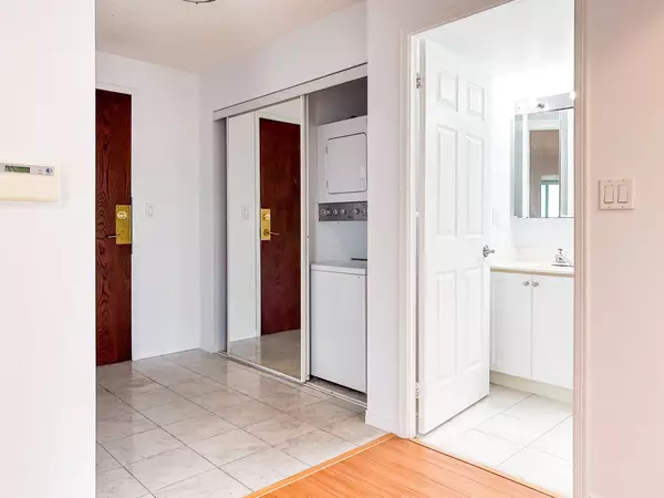 Toronto C14, ON M2M 4L9,1 Pemberton AVE #2503