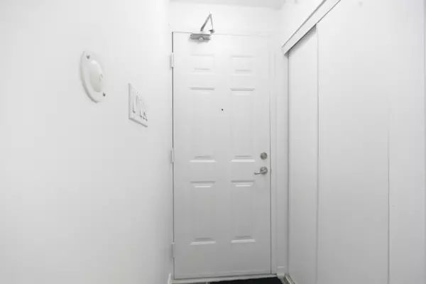 Toronto, ON M2R 0B5,19 Coneflower CRES #254