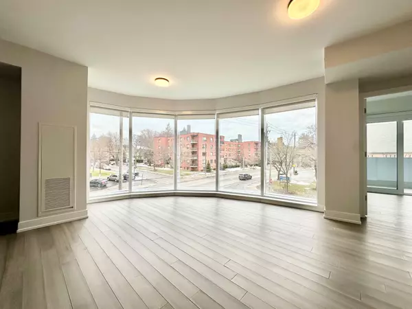 Toronto C04, ON M6B 2Y9,2525 Bathurst ST #306